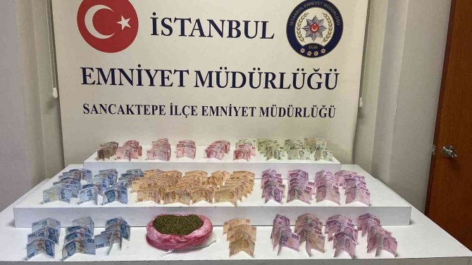 Sancaktepe’de Polisten Kaçan Sürücünün Aracından Uyuşturucu Madde Çıktı