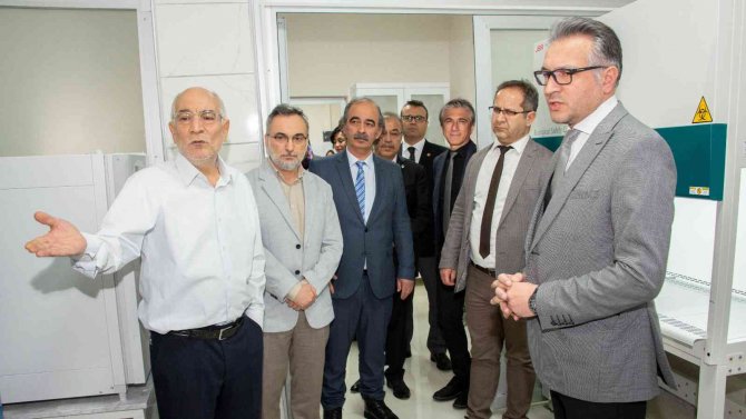 Selçuk Üniversitesi Hücresel İ̇mmünoloji Laboratuvarı Açıldı