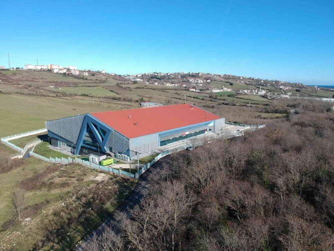 Sinop Merkez Kapalı Spor Salonu Hizmetlerini Sürdürüyor