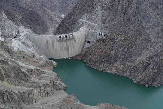 Bakan Kirişci: “Mühendislerimizin Şaheseri Yusufeli Barajı’nda İlk Su Tahliyesi Gerçekleşti”