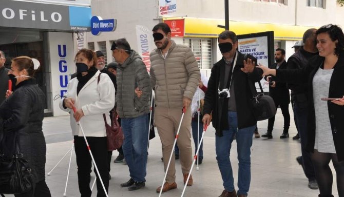 Tarsus’ta Farkındalık İçin ’’Beyaz Baston’’ İle Yürüdüler