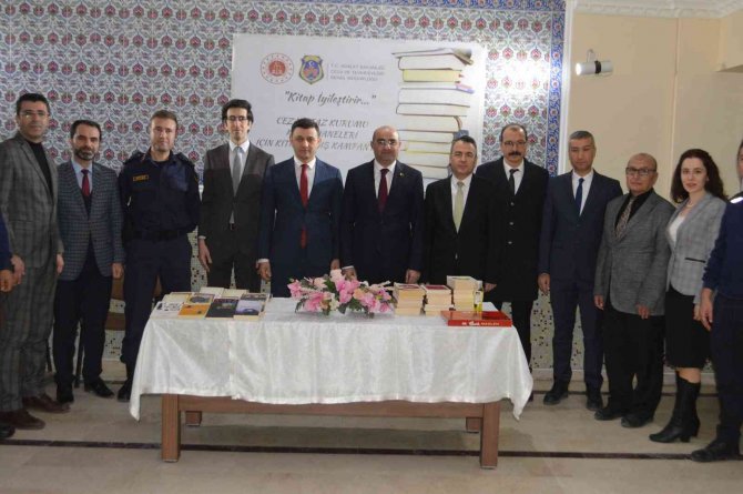 Tavşanlı Adliyesi’nde Kitap Bağış Stantı