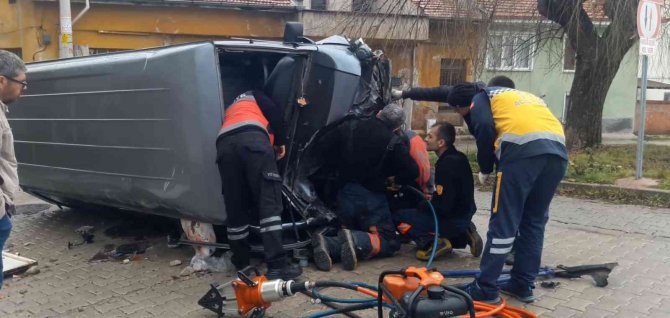 Tavşanlı’da Trafik Kazası: 3 Yaralı