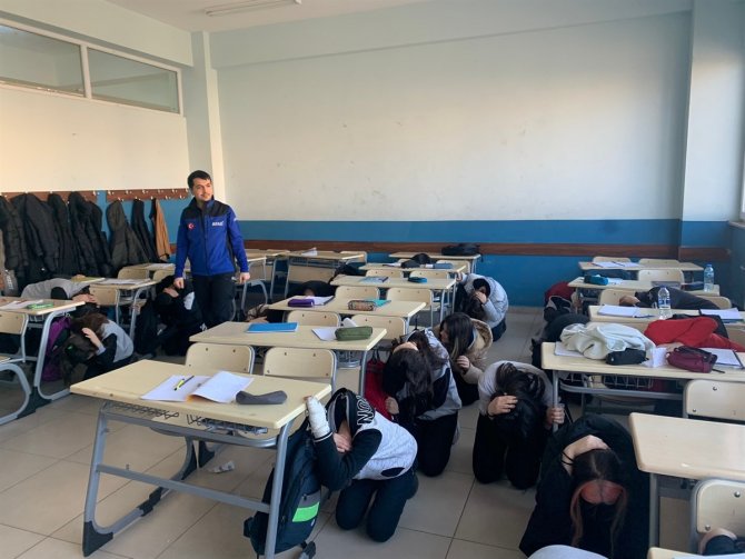 Okulda Deprem Tahliye Tatbikatı
