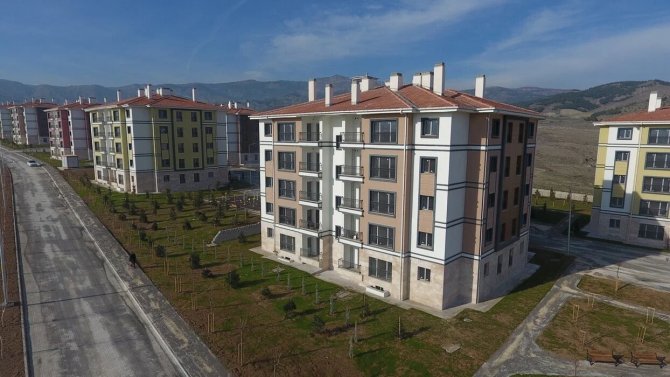 Turhal da Toki Evleri Sahipleriyle Bulu uyor
