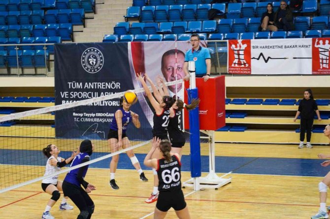 Tvf Kadınlar 2. Ligi Temsilcisi Bilecik Belediye Spor Kadın Voleybol Takımı Evinde Set Alamadı
