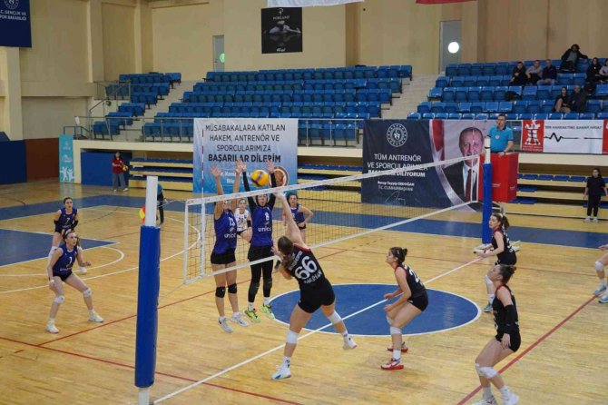 Tvf Kadınlar 2. Ligi Temsilcisi Bilecik Belediye Spor Kadın Voleybol Takımı Evinde Set Alamadı