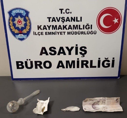 Tavşanlı’da Uyuşturucu Sattığı Tespit Edilen Kişi Tutuklandı