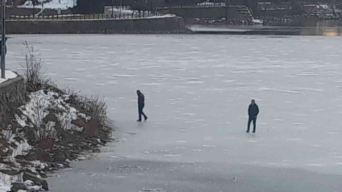 Uzungöl’ün Büyük Bölümü Buz Tuttu