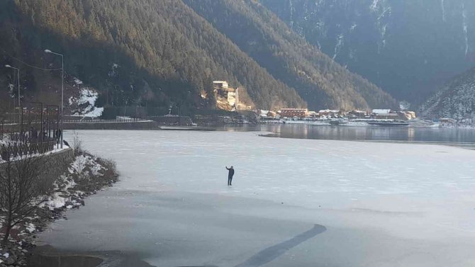 Uzungöl’ün Büyük Bölümü Buz Tuttu