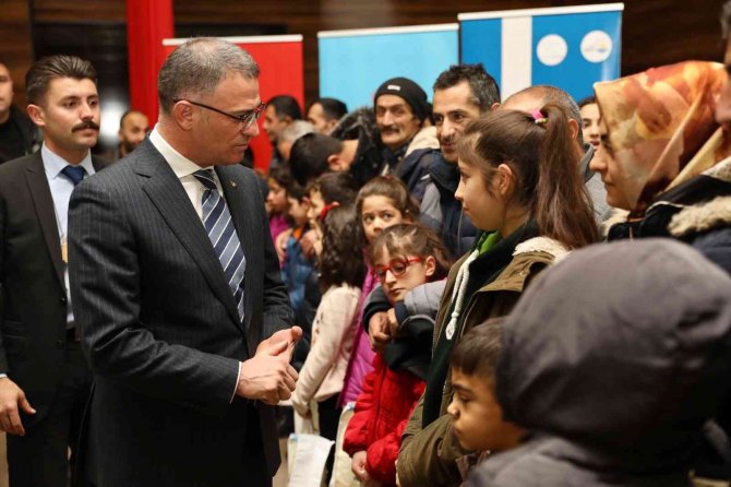 Tip 1 Diyabet Hastası Çocuklara Sensörlü Şeker Ölçüm Cihazı Dağıtıldı