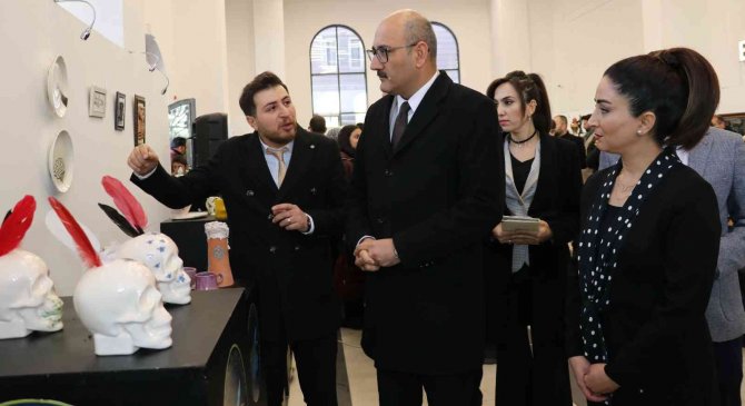 Van’da, ‘Unutulmaya Yüz Tutan El Sanatları İ̇pekyolu’nda Hayat Buldu’ Sergisi