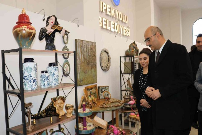 Van’da, ‘Unutulmaya Yüz Tutan El Sanatları İ̇pekyolu’nda Hayat Buldu’ Sergisi