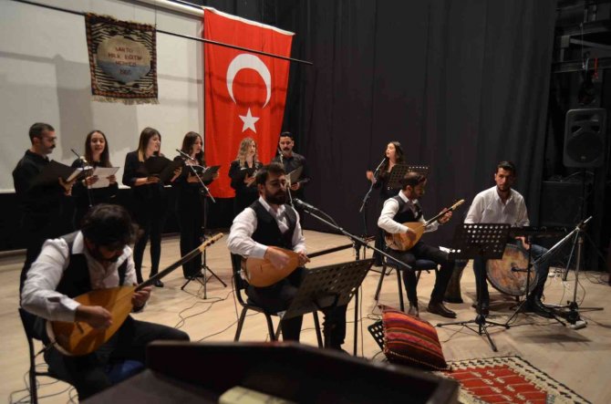 Varto Halk Eğitim Merkezi Müdürlüğünden Müzik Dinletisi