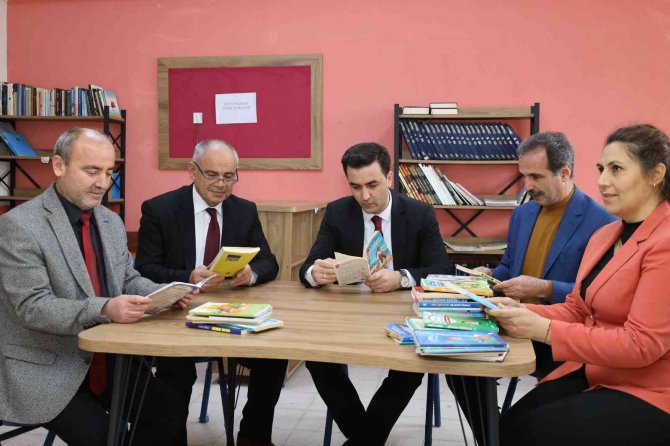 Yahyalı Belediyesi Köy Okullarına 5 Bin Kitap Dağıttı