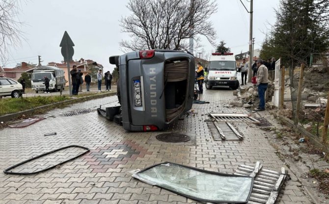 Tavşanlı’da Trafik Kazası: 3 Yaralı