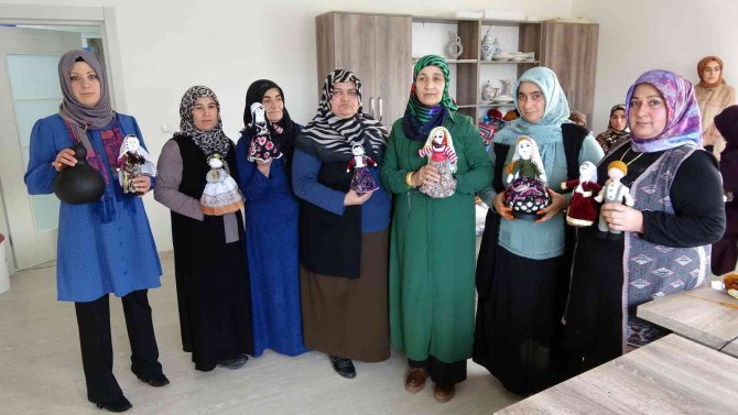 Atık Malzemeler Kadınların Elinde Oyuncağa Dönüşüyor