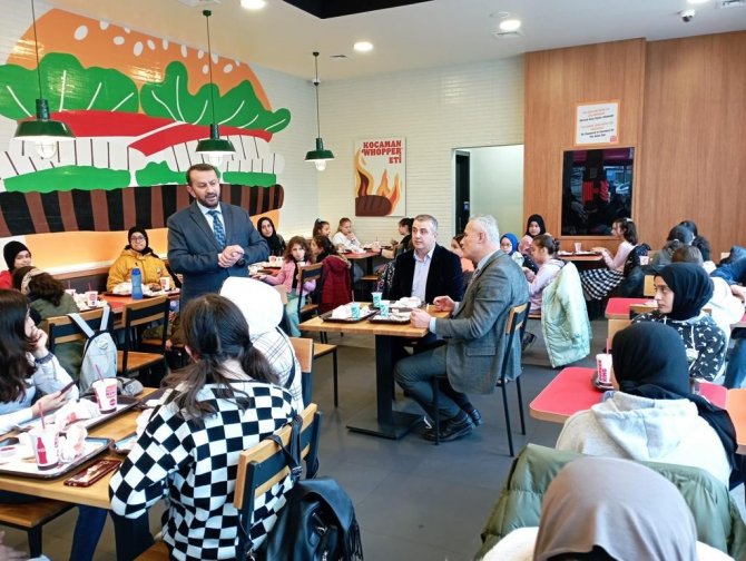 15 Temmuz Şehitleri İ̇mam Hatip Ortaokulundan Vakti Kuşanmak Etkinliği