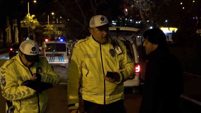 Polis Kurallara Uymayanlara Ceza Yağdırdı