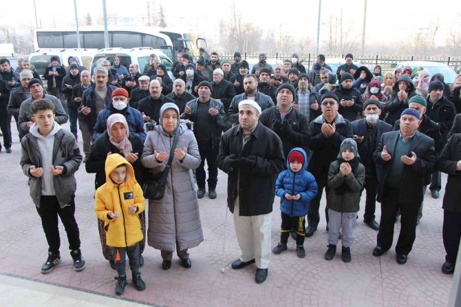 Görme Engelli Emekli İmamın Umre Hayalini Meslektaşları Gerçekleştirdi