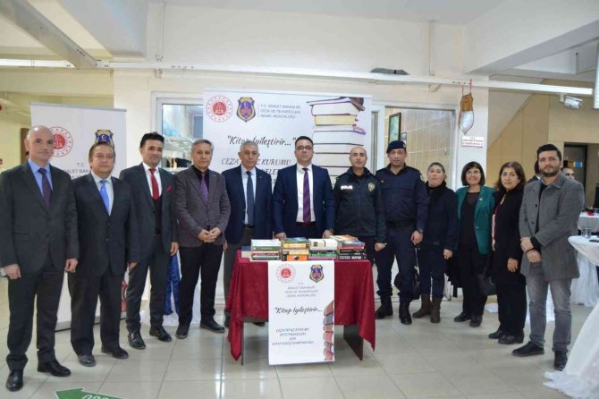 Manisa’da “Kitap İyileştirir” Kampanyası Başladı