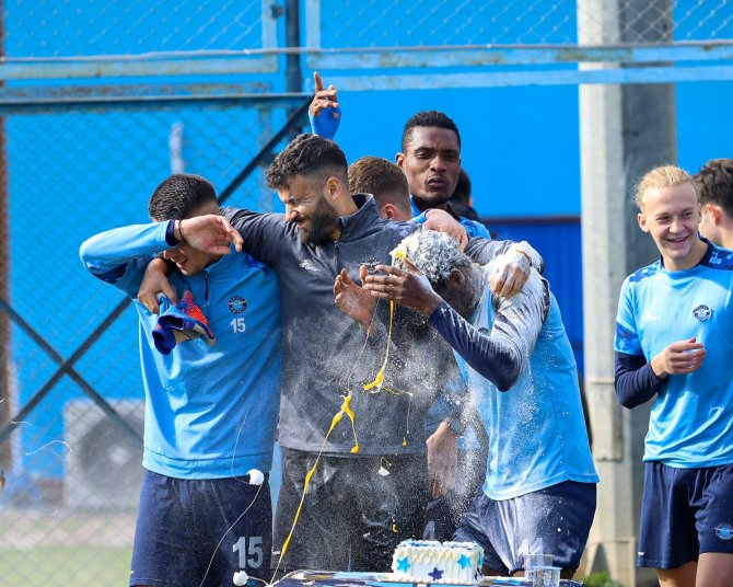 Akintola’ya Brezilya Usulü Doğum Günü Kutlaması