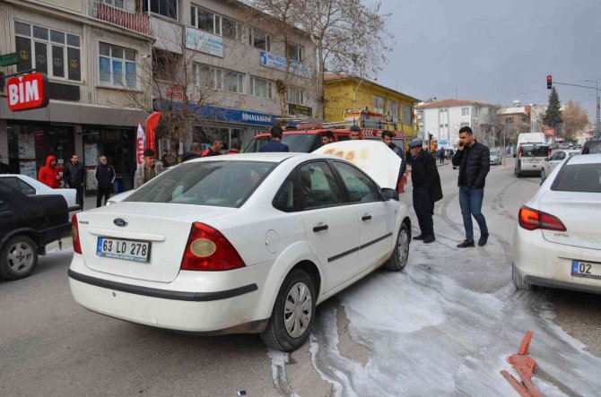 Seyir Halindeki Otomobil Alev Aldı