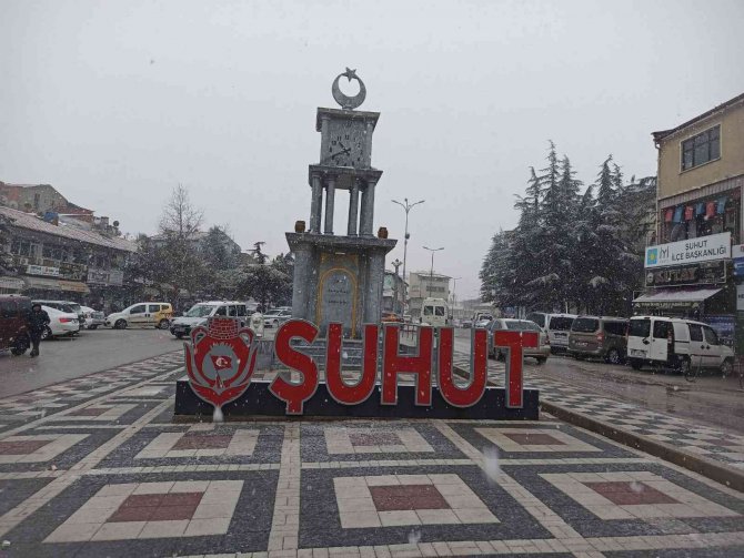 Afyonkarahisar’ın O İlçesinde Kar Yağışı Etkili Oldu