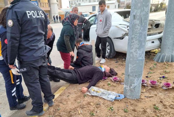 Aksaray’da Tır Otomobil İle Çarpıştı: 5 Yaralı