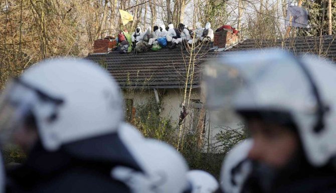 Lützerath Köyündeki Çevrecilerin Büyük Kısmı Köyden Tahliye Edildi