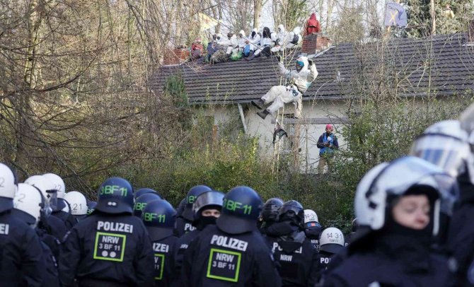 Lützerath Köyündeki Çevrecilerin Büyük Kısmı Köyden Tahliye Edildi