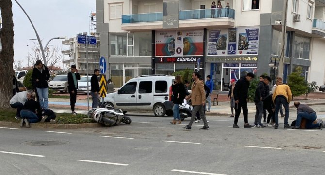 Gazipaşa’da 2 Motosiklet Çarpıştı: 1’i Ağır 4 Yaralı