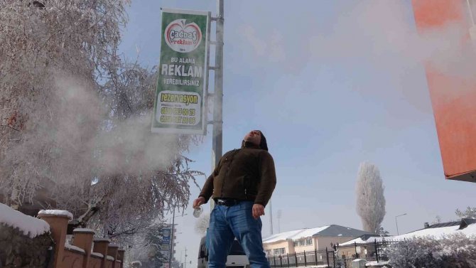 Ardahan Buz Kesti, Havaya Serpilen Sıcak Su Bile Dondu