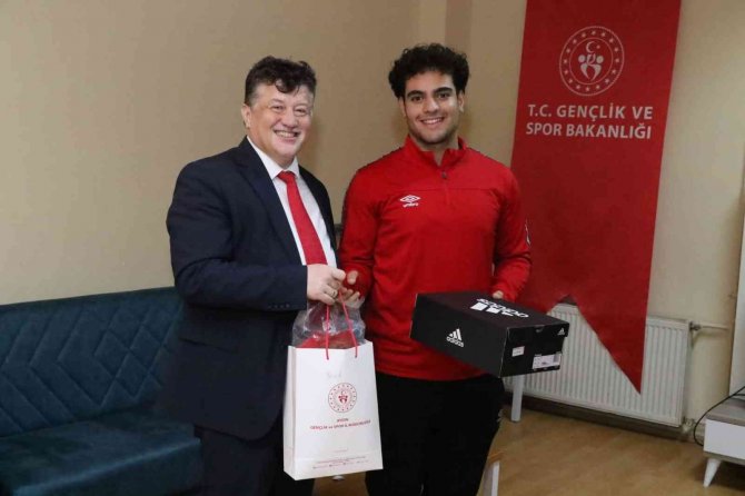 Sporcu Eğitim Merkezinde Moral Yemeği