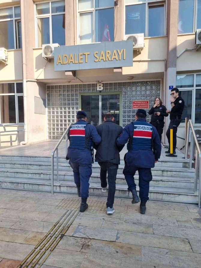 Aydın’da Jandarma 4 Aranan Şahsı Yakaladı