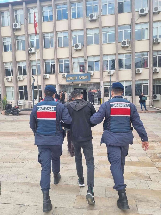Aydın’da Jandarma 4 Aranan Şahsı Yakaladı