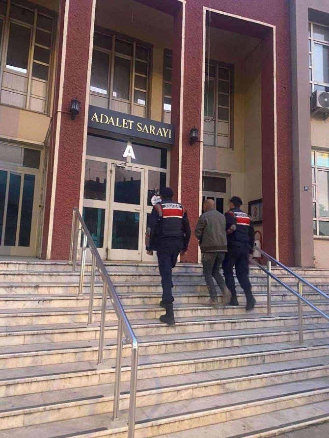 Aydın’da Jandarma 4 Aranan Şahsı Yakaladı