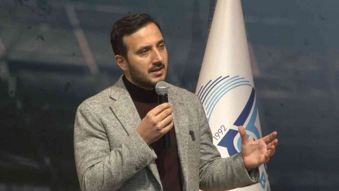 Bağcılar’da “Futbolun Babaları” Halı Saha Turnuvası Düzenliyor