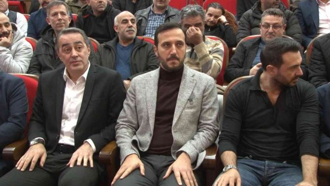 Bağcılar’da “Futbolun Babaları” Halı Saha Turnuvası Düzenliyor