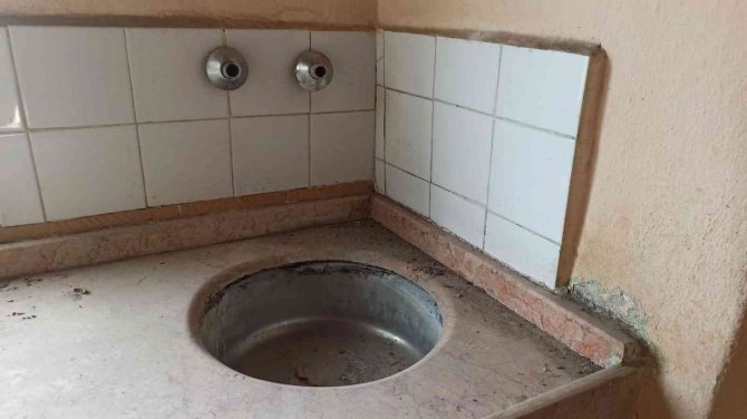 Evine Hırsız Dadanan Adamın, "Bir Gün Eve Teker Takıp Götürecekler" Tepkisi