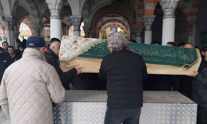 Evinde Ölü Bulunan Kadın Doktor Toprağa Verildi