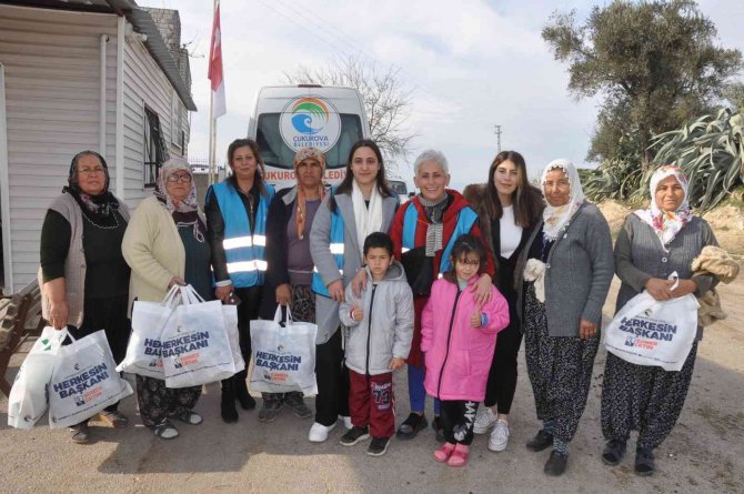 Çukurova Belediyesi, Çocuklara Mont Hediye Etti