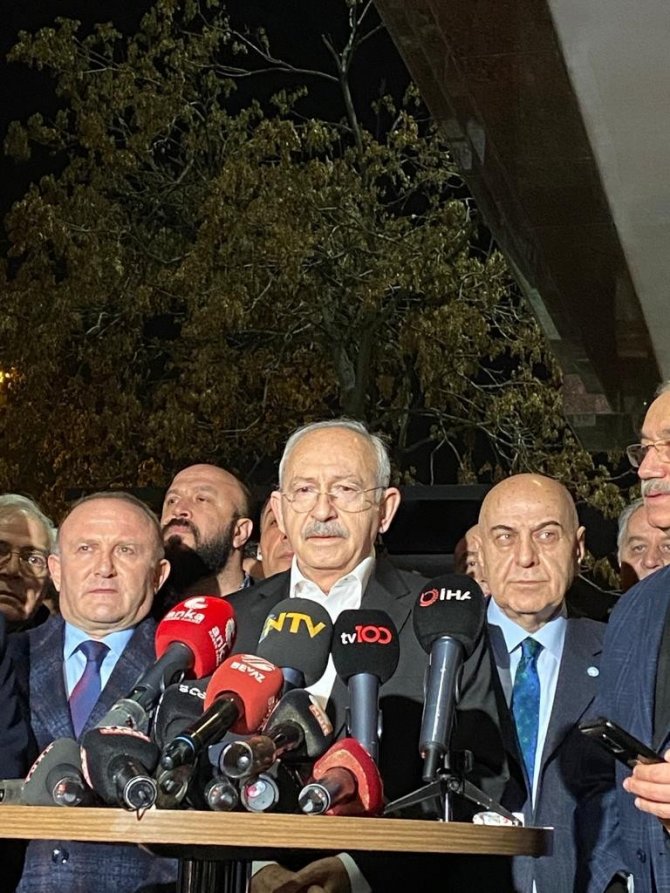 Chp Genel Başkanı Kılıçdaroğlu, Hastaneye Kaldırılan İ̇yi̇ Parti Genel Başkanı Meral Akşener’i Ziyaret Etti