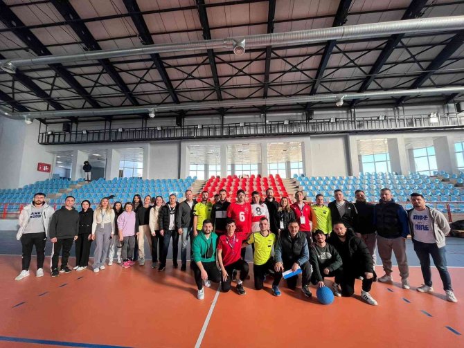 Milli Sporculardan Öğrencilerin Farkındalık Etkinliğine Destek