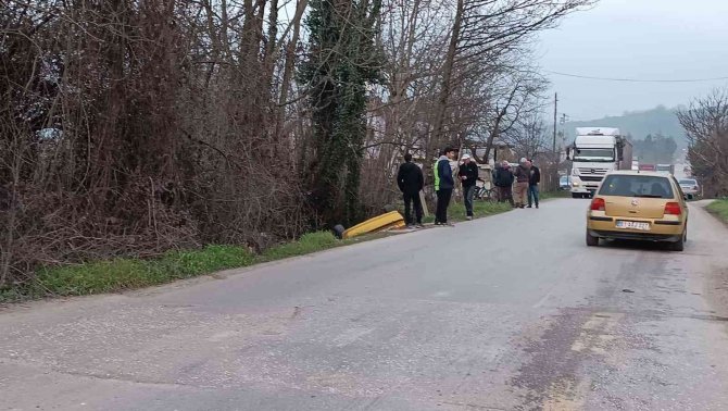 Düzce’de Otomobil Kanala Uçtu, Sürücü Yara Almadan Kurtuldu