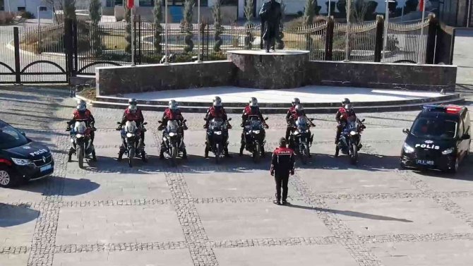 Elazığ’da ’Yunus Timlerinden’ Gövde Gösterisi