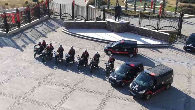 Elazığ’da ’Yunus Timlerinden’ Gövde Gösterisi