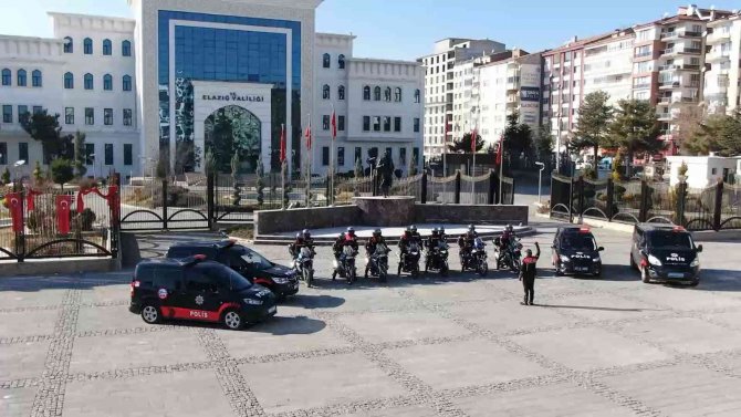 Elazığ’da ’Yunus Timlerinden’ Gövde Gösterisi