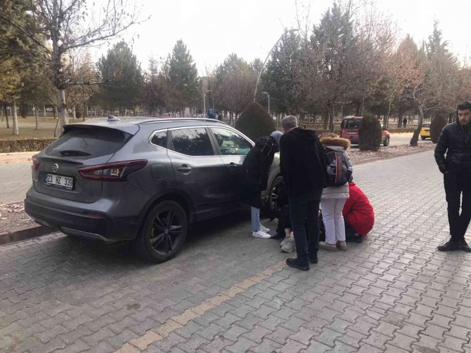 Elazığ’da Otomobilin Çarptığı Öğrenci Yaralandı