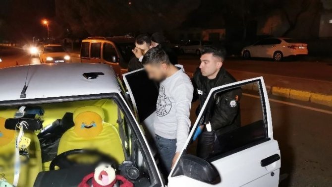 Eroin Ve Sentetik Hapla Yakalandı, “Abim Polis” Diyerek Savunma Yaptı